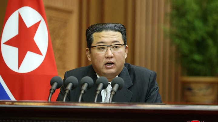 El líder norcoreano Kim Jong Un en el segundo día de la quinta sesión de la 14 Asamblea Popular Suprema de la Democracia Popular, la semana pasada. / Foto: AFP