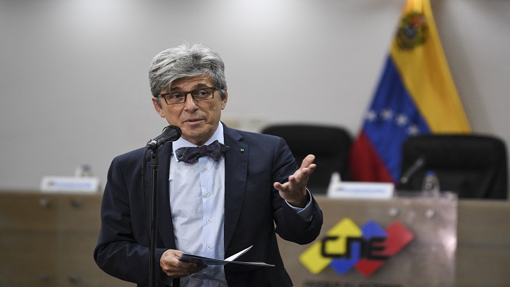 Rafael Dochao Moreno, Encargado de Negocios de la Unión Europea (UE) en Venezuela, habla durante la firma de acuerdos para la misión de observación de cara a las elecciones regionales y municipales de 2021. /AFP