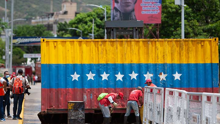 Venezuela retiró ayer los contenedores que bloqueaban el paso en el puente internacional Simón Bolívar./Foto Juan Pablo Cohen