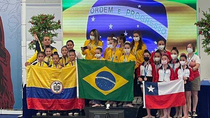 La selección de gimnasia rítmica AC2 de Colombia obtuvo su primera medalla de en la modalidad de tríos con aros.