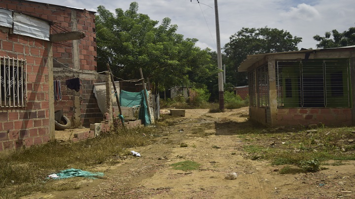 Muchas personas han tenido que volver al sector, aún con sus casas destruidas./ Pablo Castillo
