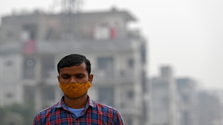 el gobierno local tomó una medida drástica al ordenar el cierre temporal de seis de las once centrales de carbón de los alrededores de Delhi./AFP