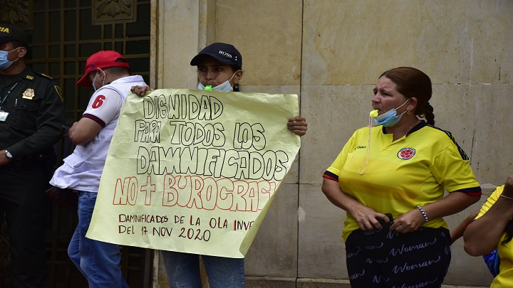 Las familias protestaron por más de dos horas. / Foto: Pablo Castillo / La Opinión 
