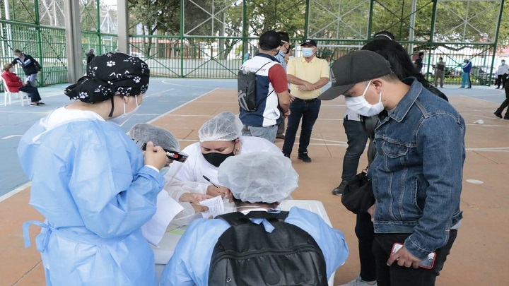 El hospital busca a 25 mil personas de los distintos grupos etarios para lograr la inmunidad de rebaños. Foto: Cortesía / La Opinión 