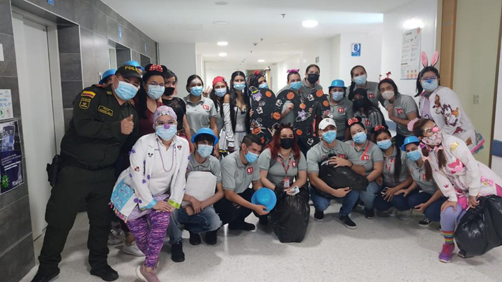 Acompañados por estudiantes de Licenciatura en Educación Infantil de la Universidad Francisco de Paula Santander (UFPS), los integrantes de Happy Clown por un Sueño visitaron a los infantes y les brindaron un rato ameno.