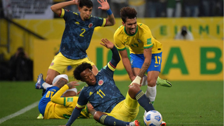 Colombia y Brasil terminan el primer tiempo en empate 0-0.