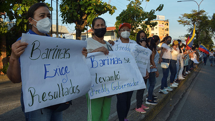 Hermano de Hugo Chávez renuncia a gobernación de Barinas 