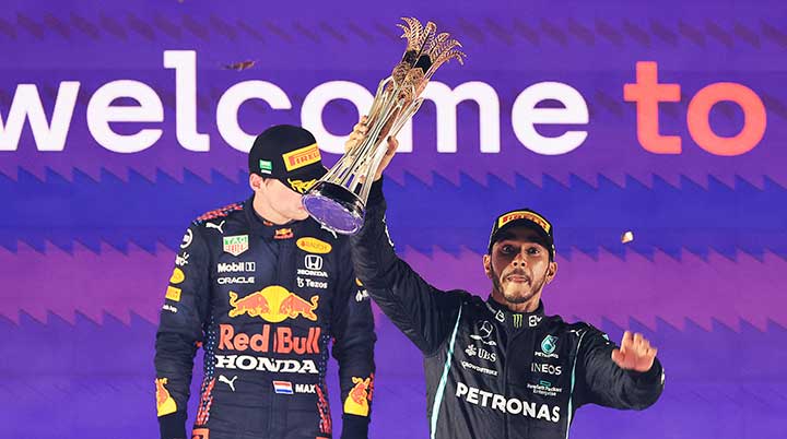 El británico Lewis Hamilton definirá el título de la Fórmula Uno en la última válida tras ganar ayer GP de Arabia Suadita.