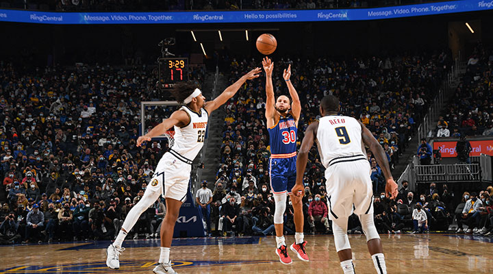El basquetbolista Stephen Curry, de los Golden State Warriors, impone un  nuevo registro en el baloncesto de la NBA.