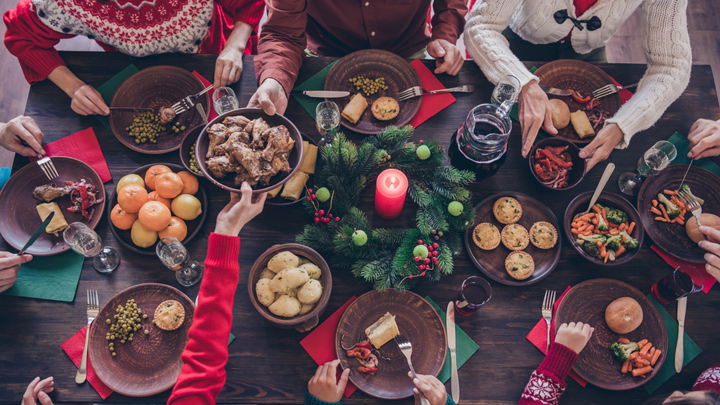 Controlar el tamaño de las porciones que consumes durante estas fechas podría permitirte seguir disfrutando de los platillos navideños sin excederte. / Foto: Cortesía