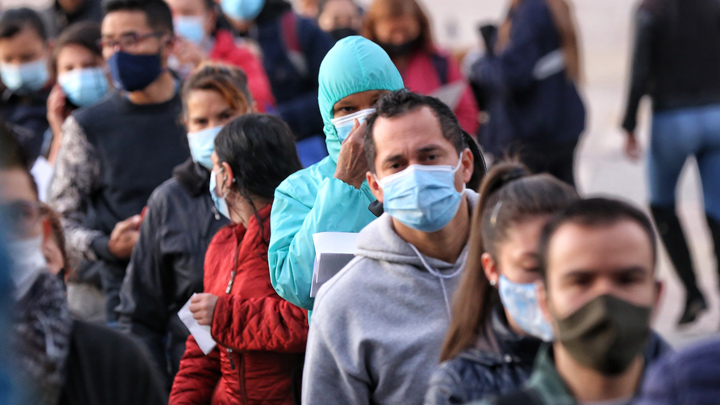 Las autoridades sanitarias de Bogotá recomendaron a la ciudadanía aislamiento de manera inmediata una vez presente síntomas de carácter respiratorio. / Foto: Colprensa 