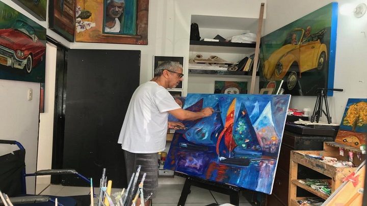 Fernando ya llegó a los 63 años, acumulando en menos de una década experiencia en las artes plásticas. /Cortesía para La Opinión