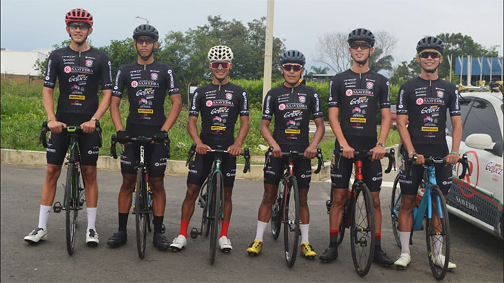 Delegación del Team Saavedra para la Vuelta al Táchira 2022.