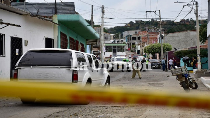 Jhon Anderson Álvarez Gómez fue asesinado por un motorizado, cuando se movilizaba por la calle 20 con avenida 16, del barrio Alfonso López, de Cúcuta.