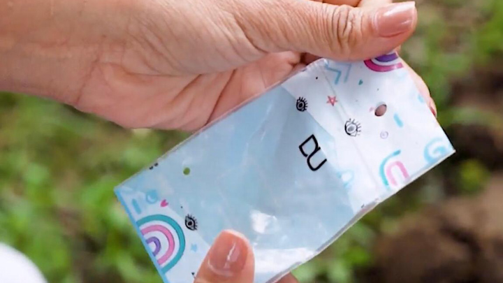 Los nuevos empaques inteligentes son bolsas de plástico 100% biodegradables.