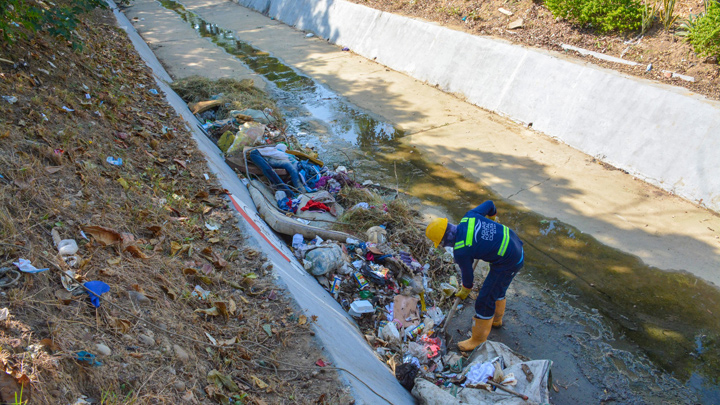Aguas Kpital tiene la responsabilidad realizar dos veces al año la limpieza del canal Bogotá. / Foto: Cortesía
