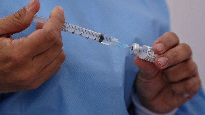 Ahora en Colombia los profesionales de la salud no podrán negar la vacuna por consideraciones de posibles desperdicios de dosis por falta de un número mínimo de personas para ser inoculadas. 