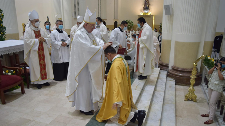 El nuevo obispo ha estado vinculado en las labores diocesanas en su ciudad de Cúcuta desde el año de 1998.