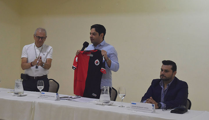 airo Yáñez, alcalde de Cúcuta; Guillermo Herrera, ministro del Deporte y Johann Manrique, juez del concurso. / Foto P. Castillo