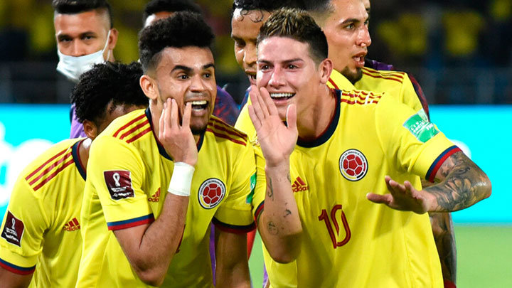 Luis Díaz y James Rodríguez celebran la victoria 3-0 de Colombia ante Bolviia. 