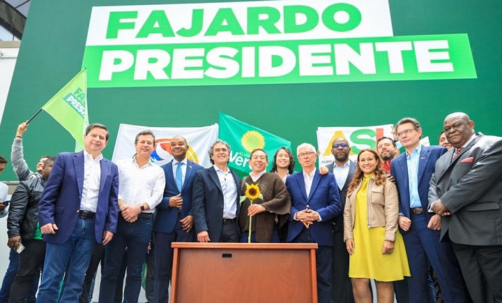Sergio Fajardo inscribió su candidatura presidencial. 