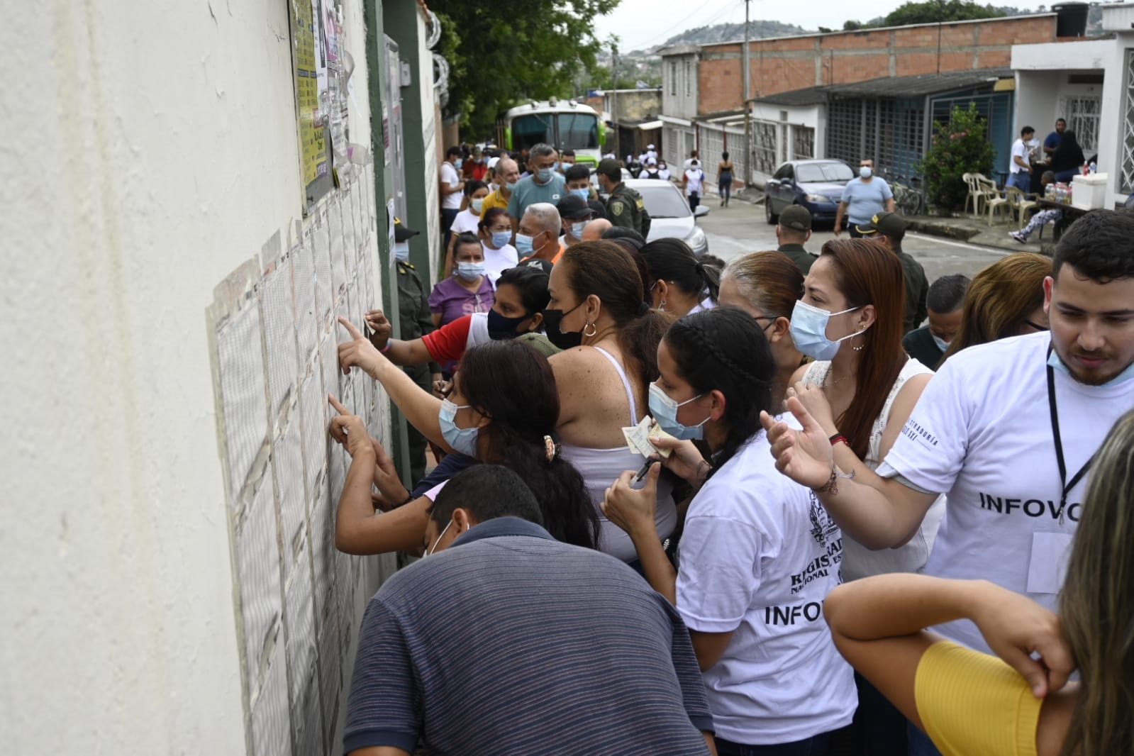 Hubo caos en las primeras horas de las elecciones por la caída de la plataforma de la Registraduría./Foto Jorge Gutíerrez