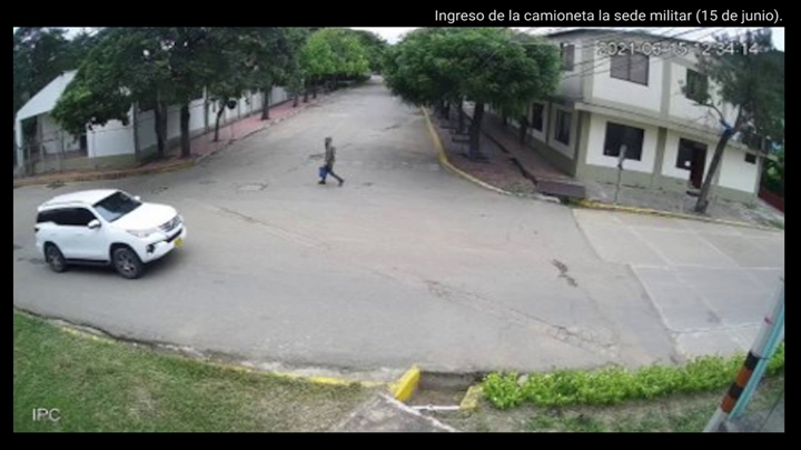 En varios videos quedó grabado cuando el 'Capi' llegó con la camioneta y la estacionó donde la hizo explotar.