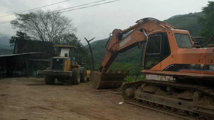 Al menos 50 obras de construcción entre públicas y privadas están paralizadas tan solo en San Cristóbal. Foto Anggy Polanco / La Opinión