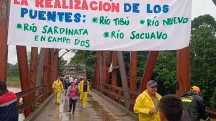 protesta en puentes de Tibú por mal estado./Foto cortesía