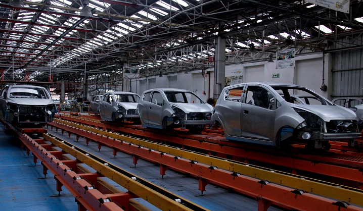 Automotrices chinas podrían suspender producción por confinamiento Shanghái
