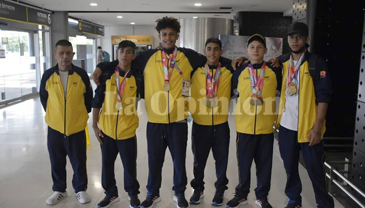 Selección Colombia de gimnasia, campeona de los Juegos Suramericanos de la Juventud. 