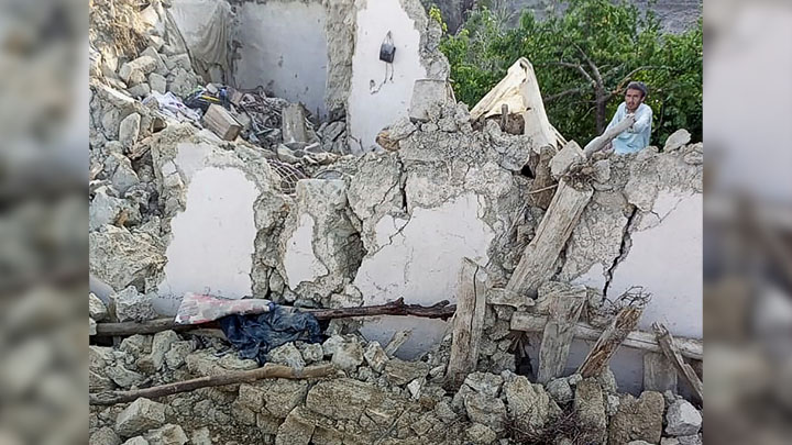 Terremoto en Afganistán deja más de 900 muertos y 600 heridos 