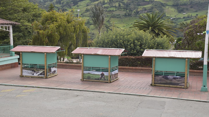 Casetas de ventas en el parque principal de Chitagá. / Foto: Pablo Castillo / La Opinión 