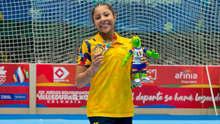 Daira Lamadrid, gimnasta cucuteña, ganó dos medallas en los Juegos Bolivarianos. Foto: Cortesía