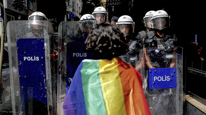 Cerca de 200 arrestos durante la marcha del Orgullo LGTB