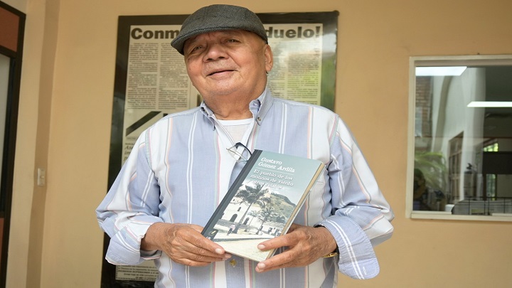 "El pueblo de los molinos de viento y otros relatos” es el libro en el que Gustavo Gómez Ardila./Foto: La Opinión