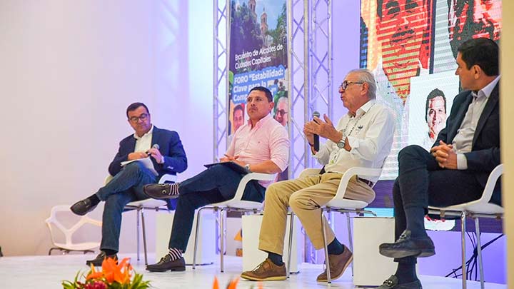 El alcalde Jairo Yáñez interviene en el foro de sostenibilidad y competitividad/Foto Cortesía