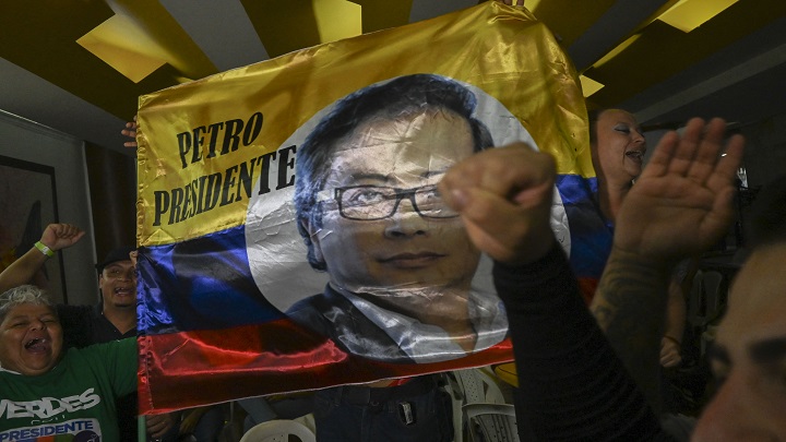 En diferentes ciudades del país los seguidores del Pacto Histórico celebraron el triunfo de Gustavo Petro. / Foto AFP