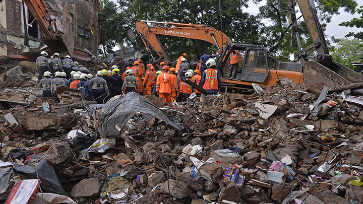Catorce muertos en derrumbe de un edificio en India./Foto: AFP