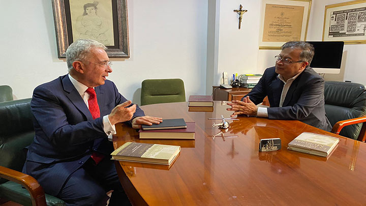 Presidente Petro y expresidente Uribe ya están reunidos./Foto: Colprensa
