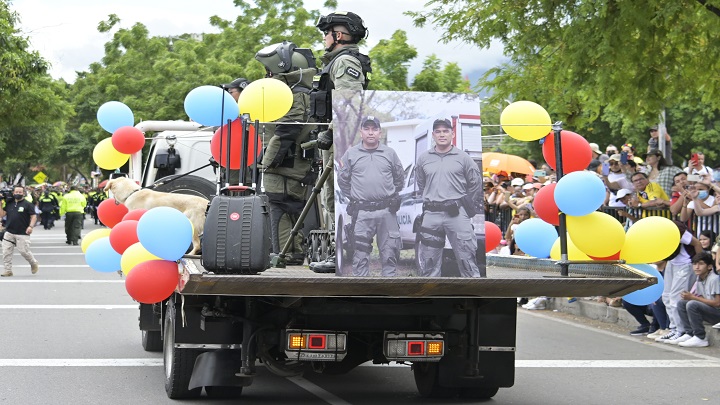 El Escuadrón Antiexplosivos rindió homenaje a los intendentes William Bareño Ardila y David Reyes Jiménez.