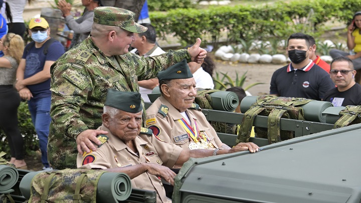 Los veteranos de la Guerra de Corea se pasearon durante la parada.