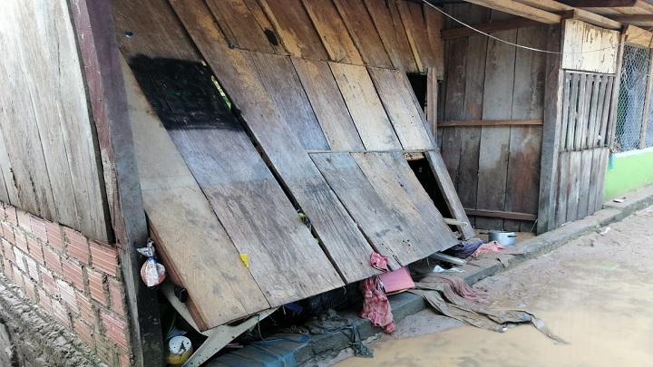 Una difícil situación viven indígenas y colonos de la zona del Catatumbo por los efectos de la ola invernal. Los afectados claman la ayuda humanitaria.