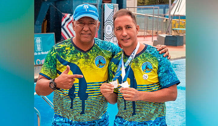 Juan Muñoz y Néstor Iván Vargas, club La Foca de natación. 