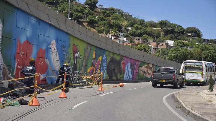 Ya empezaron a pintar algunos murales. / Foto: Pablo Castillo / La Opinión 