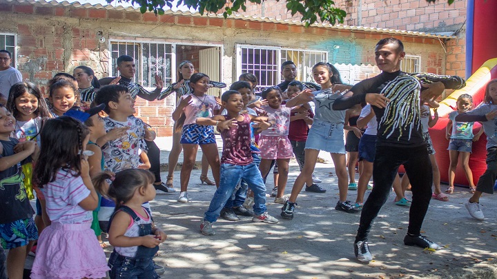 Más de 200 familias se beneficiaron en la Feria Aguas al Barrio 
