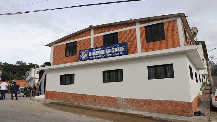 Los trabajos de remodelación de la escuela José Antonio Galán de Ocaña fueron entregados a la comunidad educativa. Los niños retornan a las aulas de clases.