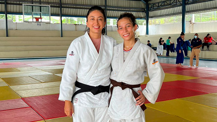 Johana Orozco y Maryuri Ureña en República Dominicana. 