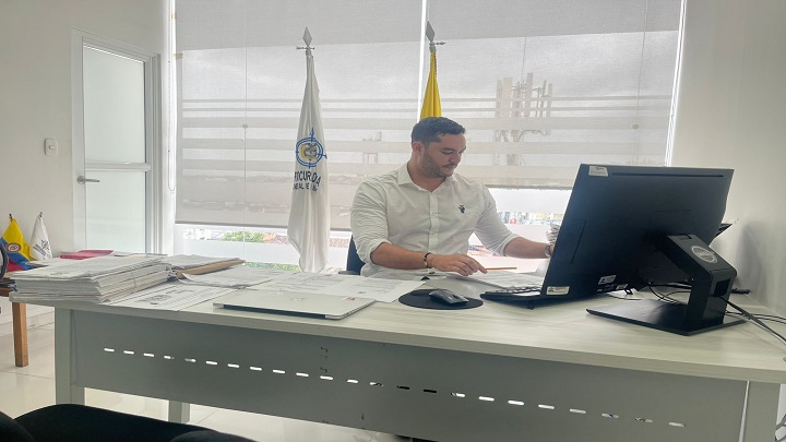 El Ministerio Público nombra al joven universitario, Handy Francisco Pacheco Mejía, en la Procuraduría Provincial de Ocaña. Dirigentes de la región esperan resultados concretos de las investigaciones.