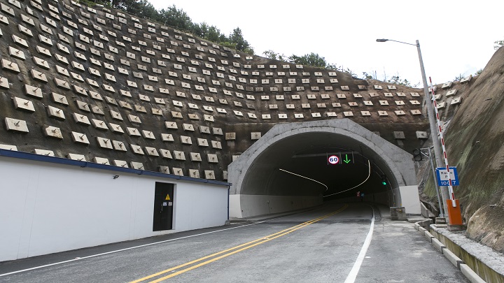 Salida del Túnel de Pamplona. / Foto: Juan Pablo Cohen / La Opinión 